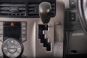 Минивэн Toyota Voxy 2008 года, 1329000 рублей, Томск