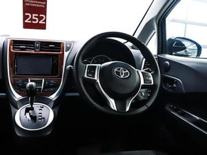 Хетчбэк Toyota Ractis 2016 года, 1029000 рублей, Красноярск