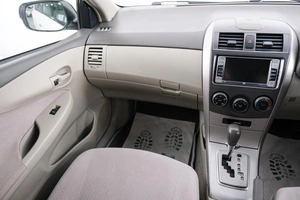 Седан Toyota Corolla Axio 2010 года, 789000 рублей, Красноярск