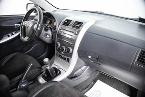Седан Toyota Corolla 2011 года, 989000 рублей, Пермь