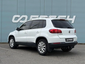 Внедорожник Volkswagen Tiguan 2016 года, 1870000 рублей, Ижевск