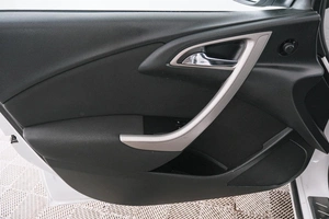 Хетчбэк Opel Astra 2011 года, 699000 рублей, Красноярск