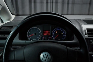 Минивэн Volkswagen Touran 2007 года, 950000 рублей, Красноярск