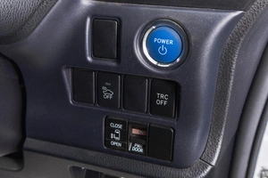 Минивэн Toyota Noah 2015 года, 1889000 рублей, Барнаул