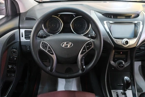 Седан Hyundai Elantra 2012 года, 899000 рублей, Омск