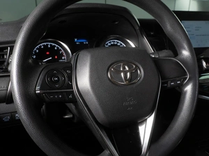 Седан Toyota Camry 2021 года, 1969000 рублей, Красный Пахарь
