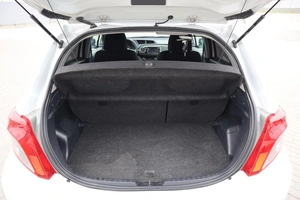 Хэтчбек Toyota Yaris 2012 года, 1200000 рублей, Мирное