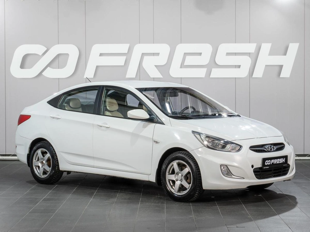 Седан Hyundai Solaris 2012 года, 699000 рублей, Сургут