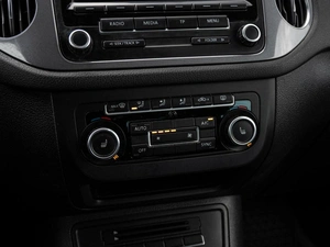 Внедорожник Volkswagen Tiguan 2012 года, 1340000 рублей, Краснодар