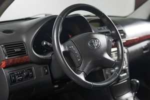 Седан Toyota Avensis 2005 года, 999000 рублей, Томск