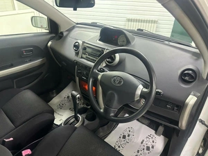 Хетчбэк Toyota Ist 2004 года, 620000 рублей, Ачинск