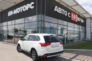 Внедорожник Mitsubishi Outlander 2016 года, 1800000 рублей, Мирное