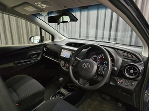 Хетчбэк Toyota Vitz 2018 года, 1089000 рублей, Красноярск