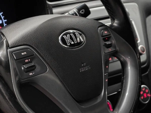 Седан Kia Rio 2016 года, 1030000 рублей, Красноярск