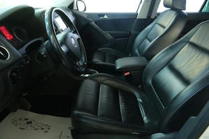 Внедорожник Volkswagen Tiguan 2009 года, 989000 рублей, Омск