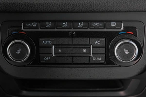 Внедорожник Volkswagen Tiguan 2011 года, 1339000 рублей, Кемерово