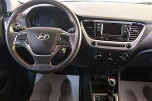 Седан Hyundai Solaris 2017 года, 1079000 рублей, Омск