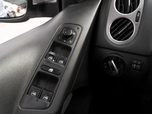 Внедорожник Volkswagen Tiguan 2011 года, 1199000 рублей, Саратов