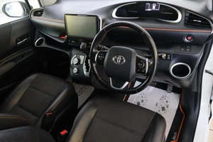 Минивэн Toyota Sienta 2018 года, 1589000 рублей, Омск