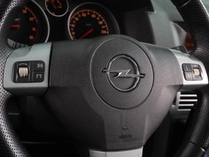 Седан Opel Astra 2011 года, 549000 рублей, Воронеж