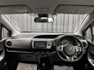 Хетчбэк Toyota Vitz 2016 года, 809000 рублей, Красноярск