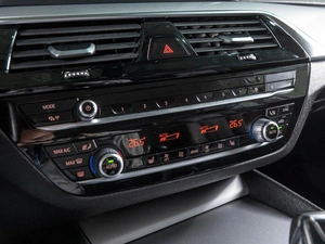 Седан BMW 5 серия 2018 года, 3000000 рублей, Волгоград