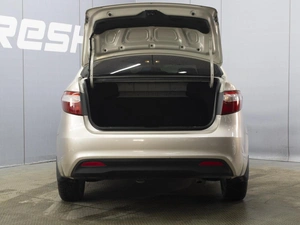 Седан Kia Rio 2013 года, 890000 рублей, Омск