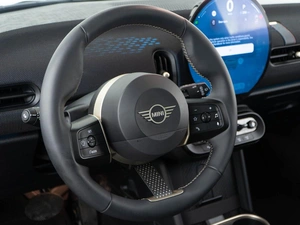 Хетчбэк MINI Cooper 2024 года, 4898999 рублей, Москва