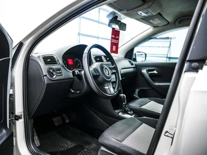 Седан Volkswagen Polo 2013 года, 850000 рублей, Красноярск