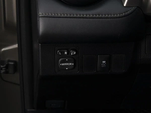 Внедорожник Toyota RAV4 2015 года, 2040000 рублей, Омск