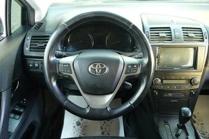 Седан Toyota Avensis 2009 года, 1049000 рублей, Омск