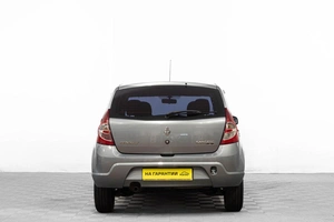 Хетчбэк Renault Sandero 2010 года, 579000 рублей, Барнаул
