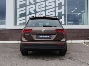 Внедорожник Volkswagen Tiguan 2018 года, 2379000 рублей, Владимир