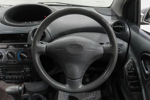 Хетчбэк Toyota Vitz 2001 года, 349000 рублей, Новокузнецк