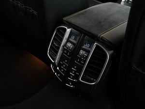 Внедорожник Porsche Cayenne GTS 2012 года, 3069999 рублей, Москва