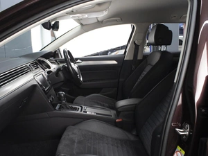 Универсал Volkswagen Passat 2017 года, 1700000 рублей, Омск