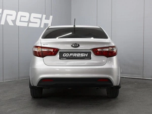 Седан Kia Rio 2013 года, 860000 рублей, Омск