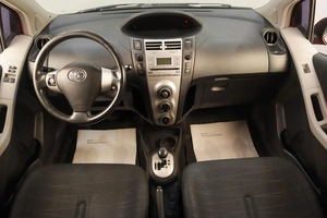 Хетчбэк Toyota Yaris 2007 года, 649000 рублей, Челябинск