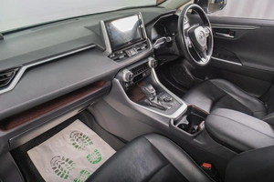 Внедорожник Toyota RAV4 2020 года, 3449000 рублей, Томск