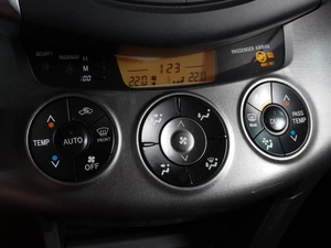 Внедорожник Toyota RAV4 2011 года, 1099000 рублей, Воронеж