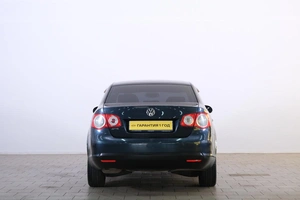 Седан Volkswagen Jetta 2010 года, 669000 рублей, Омск