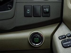 Минивэн Toyota Isis 2014 года, 1360000 рублей, Краснодар