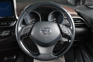 Внедорожник Toyota C-HR 2018 года, 2029000 рублей, Тюмень