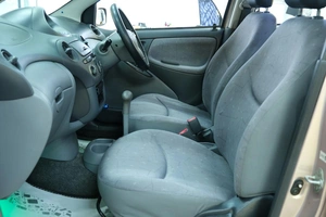 Хетчбэк Toyota Vitz 2000 года, 349000 рублей, Омск