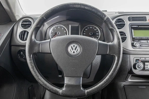 Внедорожник Volkswagen Tiguan 2010 года, 949000 рублей, Барнаул