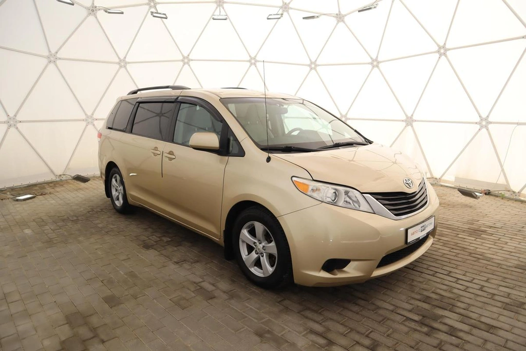 Минивэн Toyota Sienna 2011 года, 2000000 рублей, Обнинск