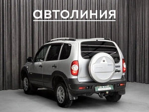 Внедорожник Chevrolet Niva 2017 года, 760000 рублей, Красноярск