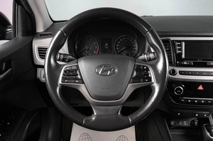 Седан Hyundai Solaris 2017 года, 1299000 рублей, Тюмень
