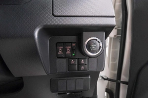 Минивэн Toyota Roomy 2017 года, 1149000 рублей, Красноярск