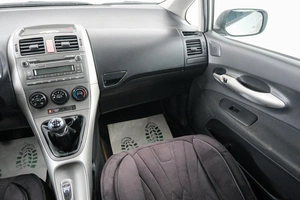 Хетчбэк Toyota Auris 2007 года, 679000 рублей, Красноярск